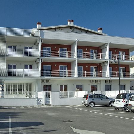 Case Vacanze Blue Bay Resort Roseto Degli Abruzzi Bagian luar foto