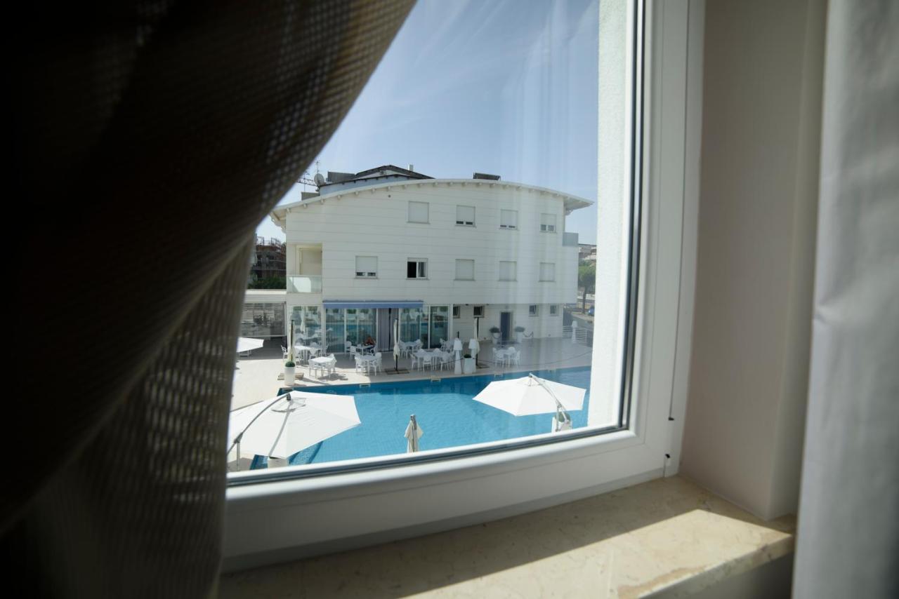 Case Vacanze Blue Bay Resort Roseto Degli Abruzzi Bagian luar foto