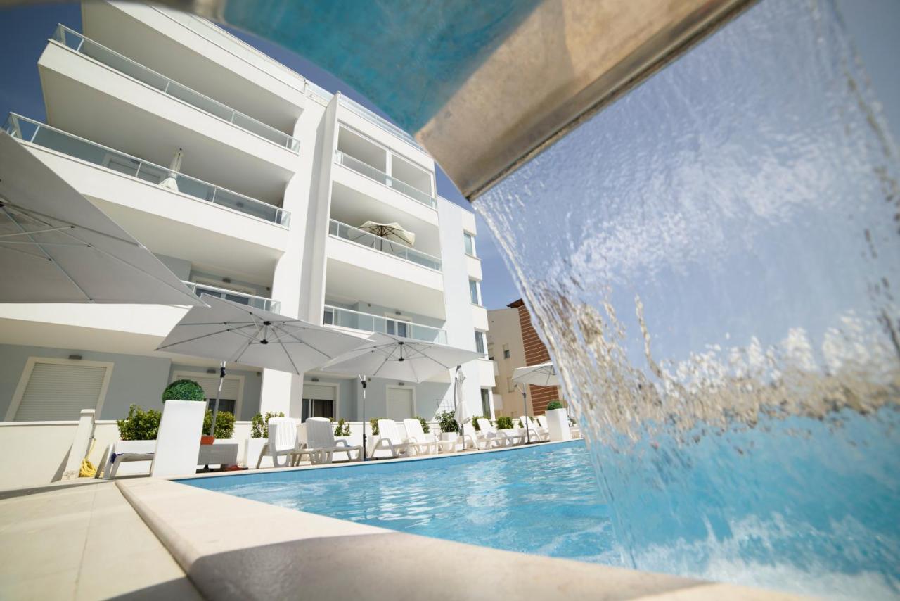 Case Vacanze Blue Bay Resort Roseto Degli Abruzzi Bagian luar foto