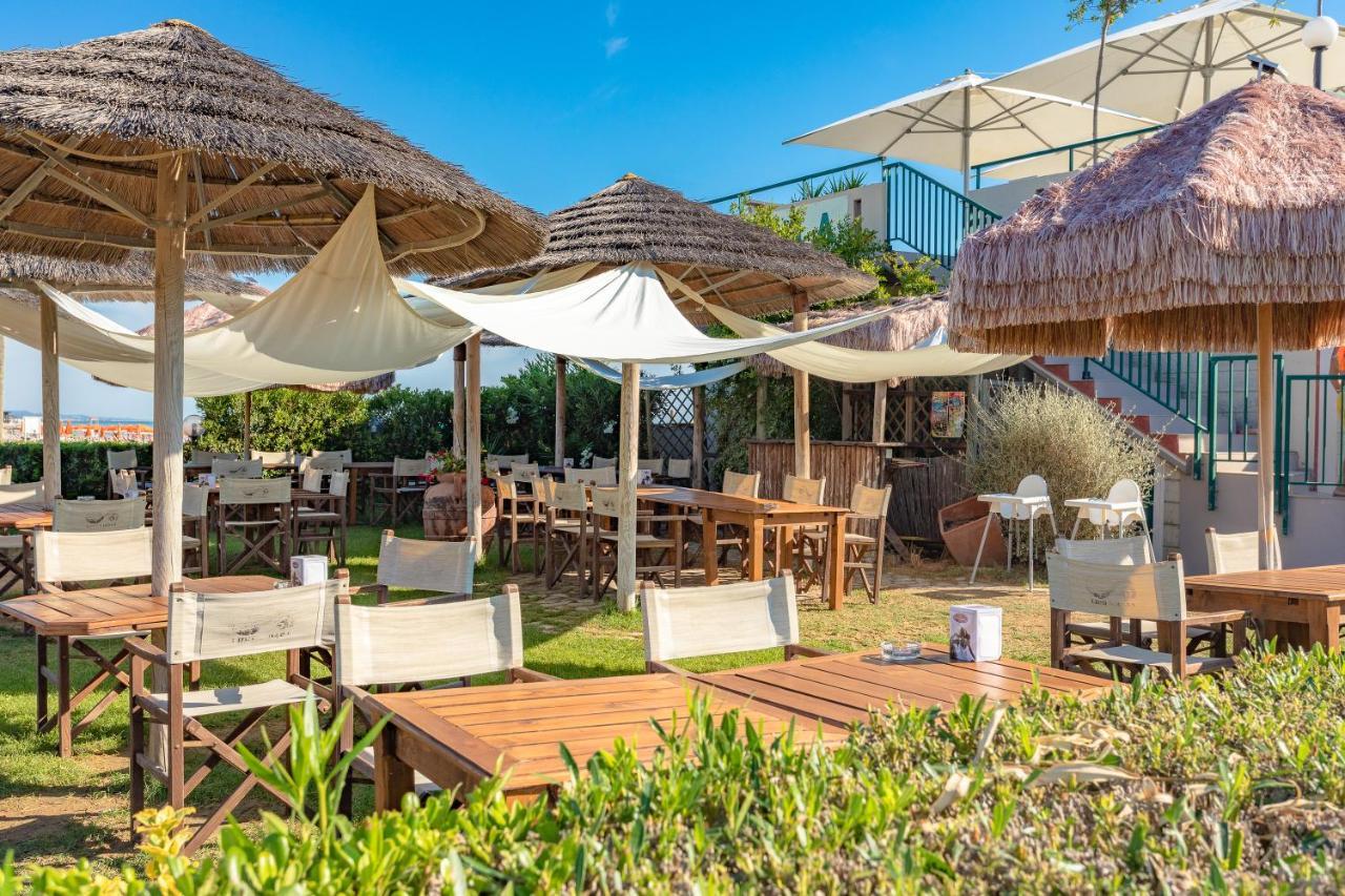 Case Vacanze Blue Bay Resort Roseto Degli Abruzzi Bagian luar foto