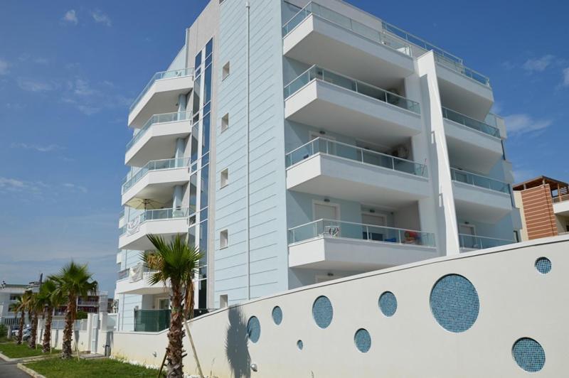 Case Vacanze Blue Bay Resort Roseto Degli Abruzzi Bagian luar foto