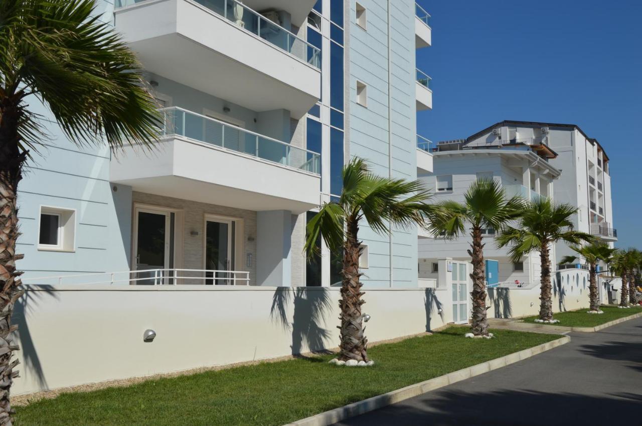 Case Vacanze Blue Bay Resort Roseto Degli Abruzzi Bagian luar foto