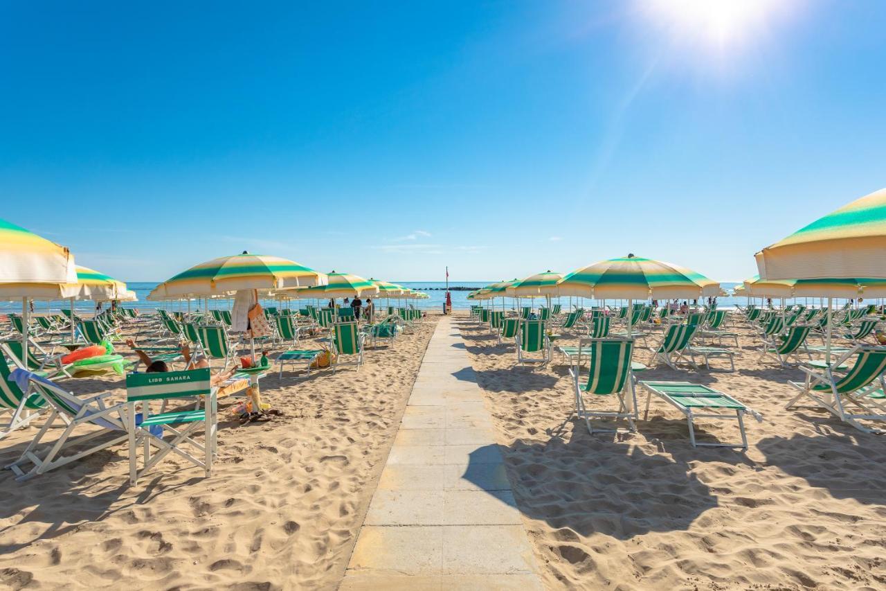Case Vacanze Blue Bay Resort Roseto Degli Abruzzi Bagian luar foto
