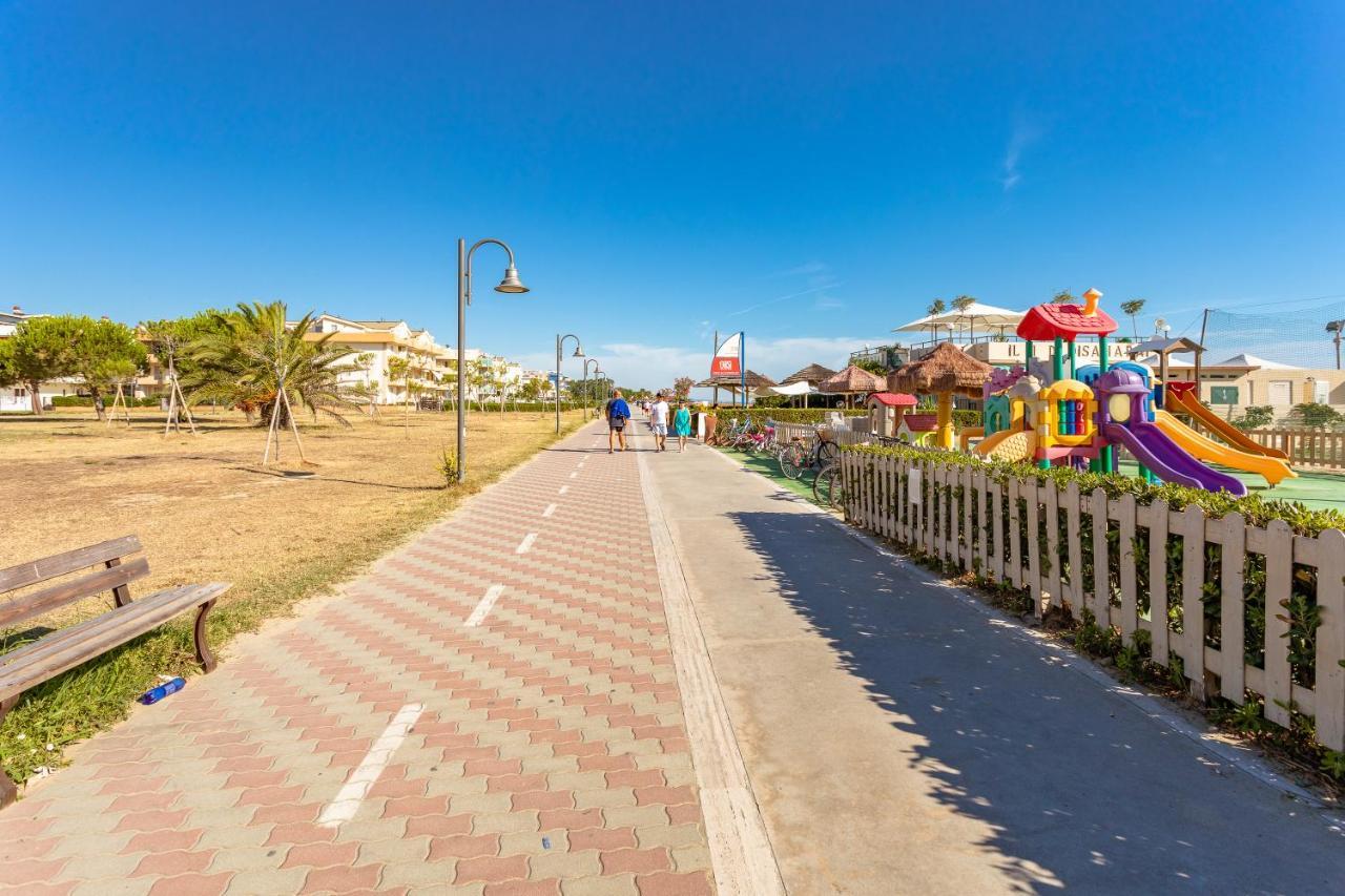 Case Vacanze Blue Bay Resort Roseto Degli Abruzzi Bagian luar foto