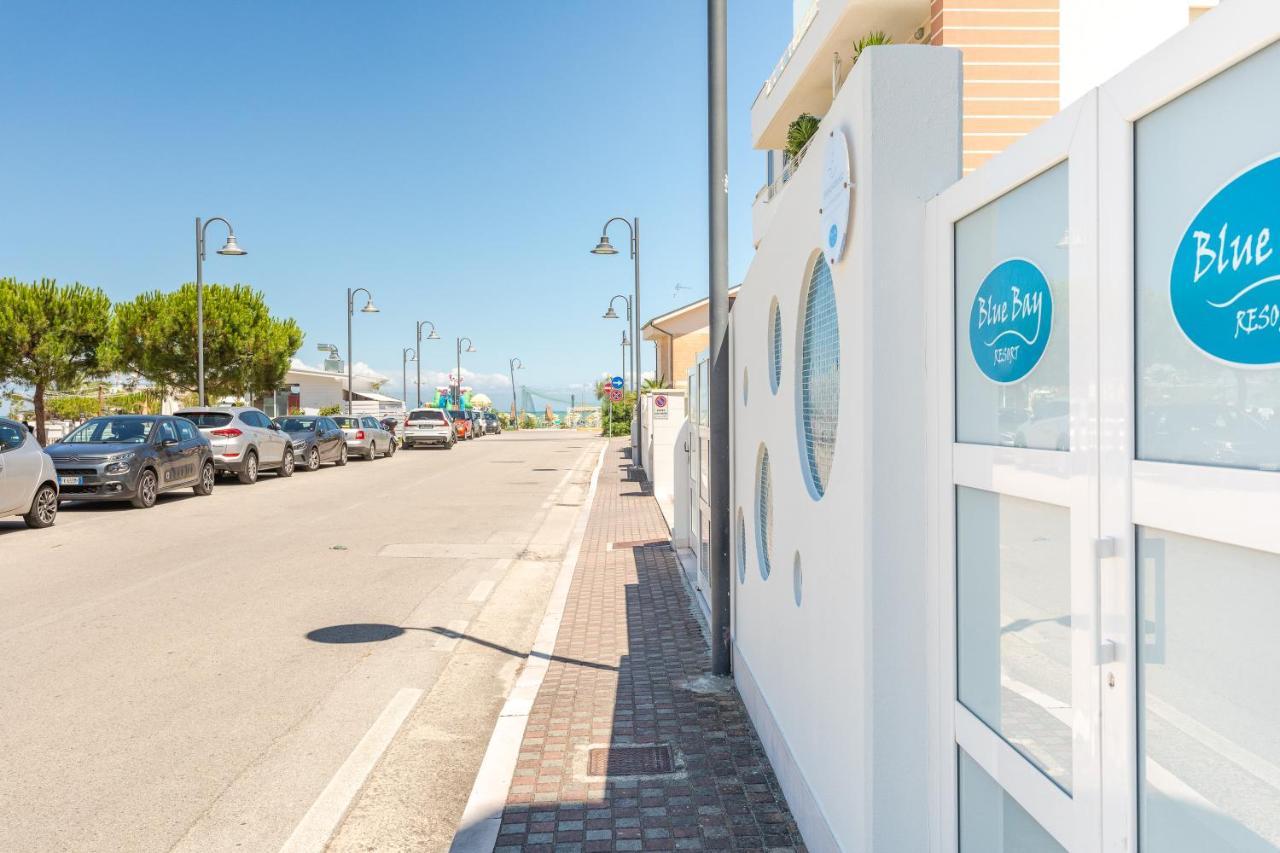 Case Vacanze Blue Bay Resort Roseto Degli Abruzzi Bagian luar foto