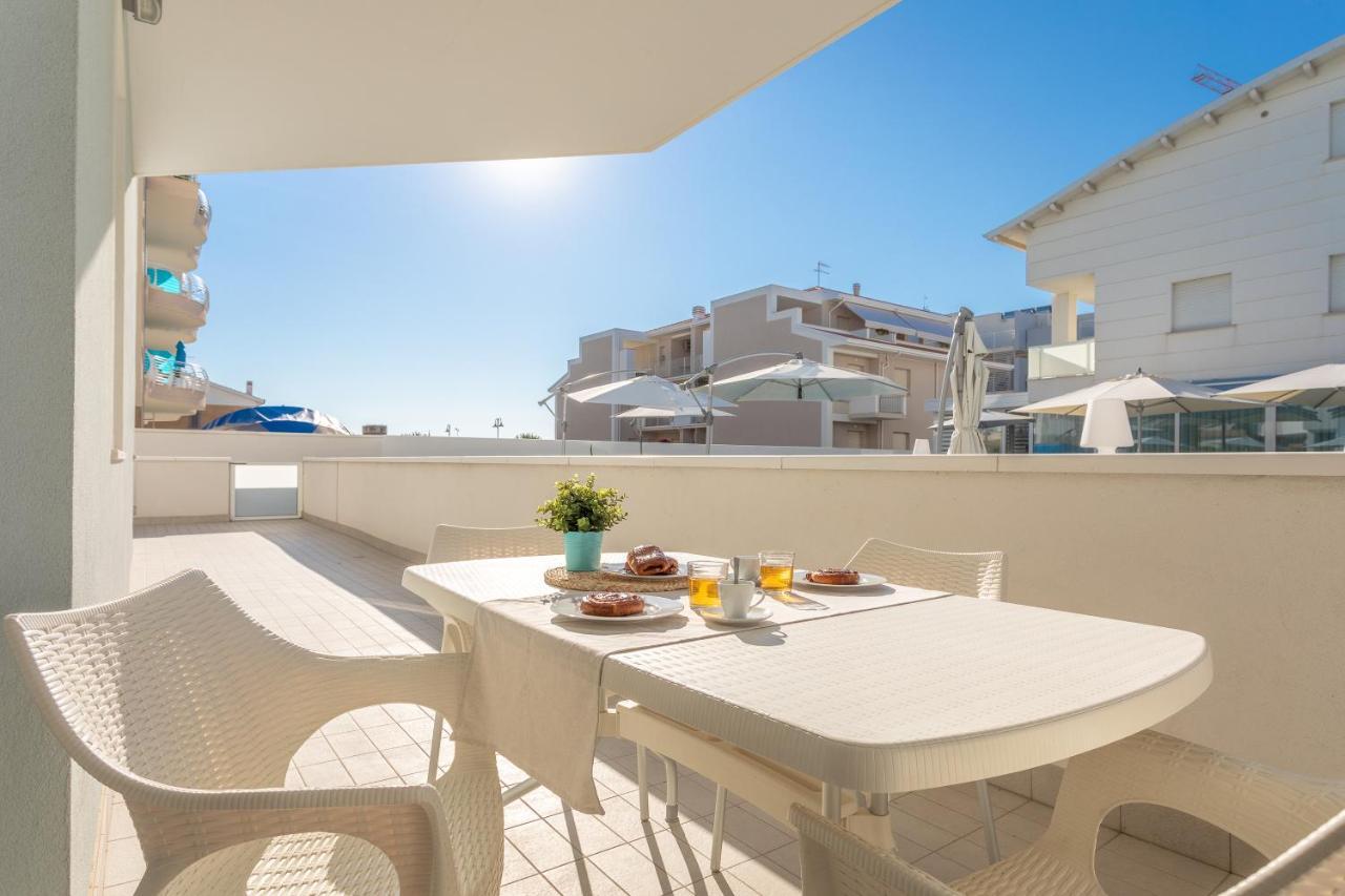 Case Vacanze Blue Bay Resort Roseto Degli Abruzzi Bagian luar foto