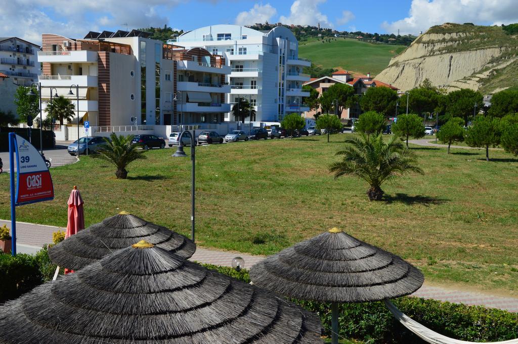Case Vacanze Blue Bay Resort Roseto Degli Abruzzi Bagian luar foto