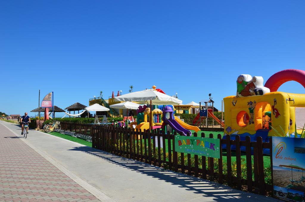 Case Vacanze Blue Bay Resort Roseto Degli Abruzzi Bagian luar foto