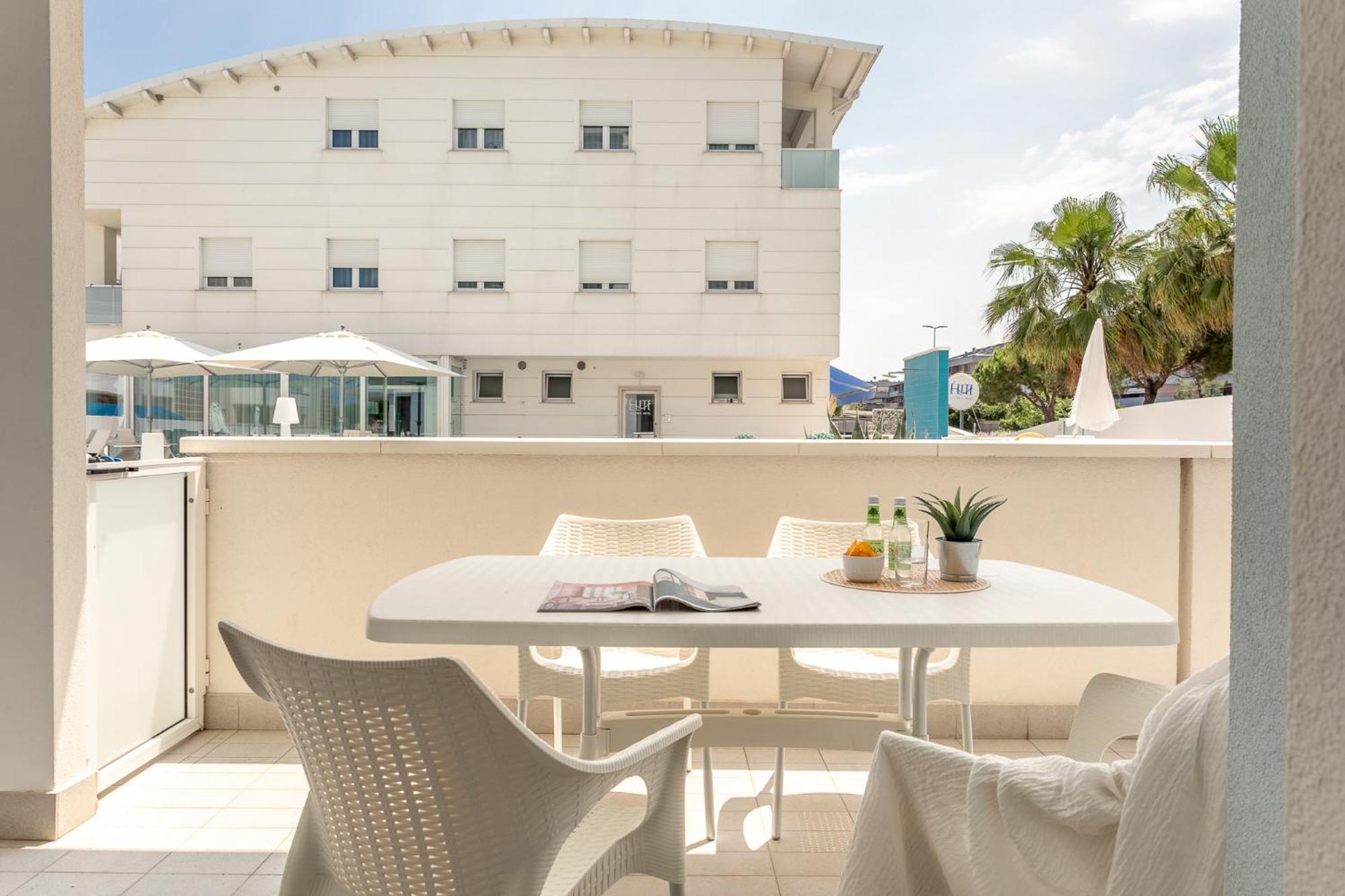 Case Vacanze Blue Bay Resort Roseto Degli Abruzzi Bagian luar foto