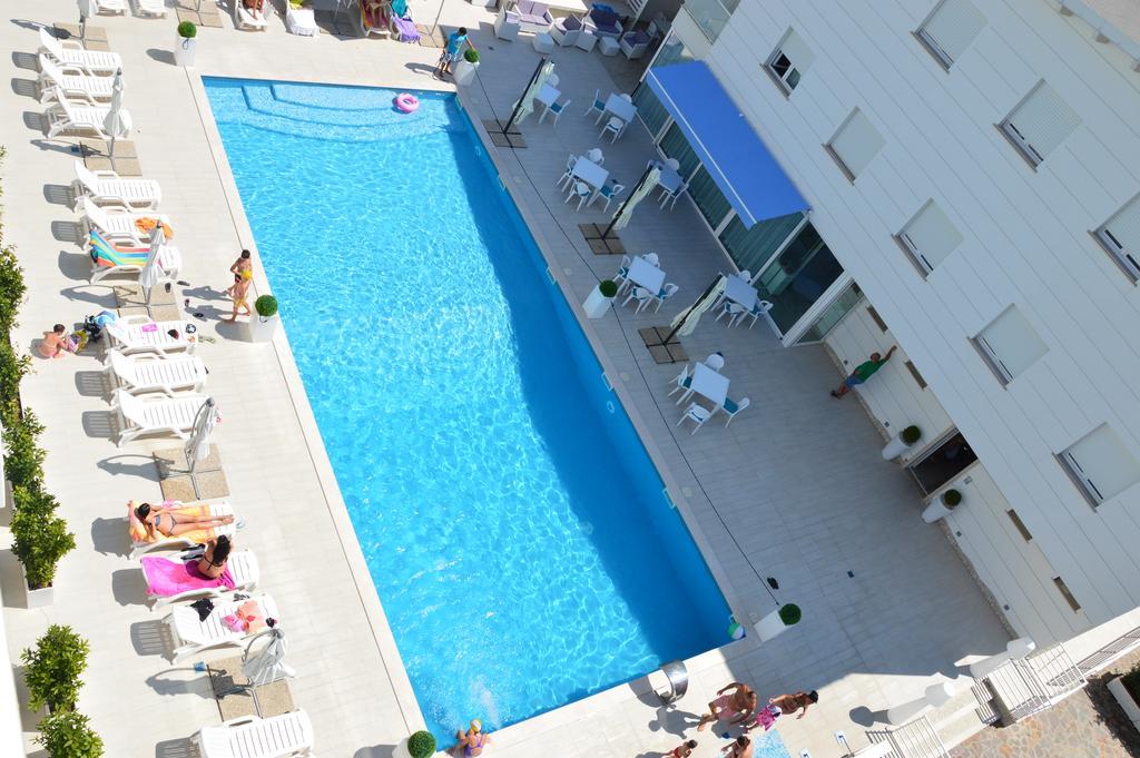 Case Vacanze Blue Bay Resort Roseto Degli Abruzzi Bagian luar foto