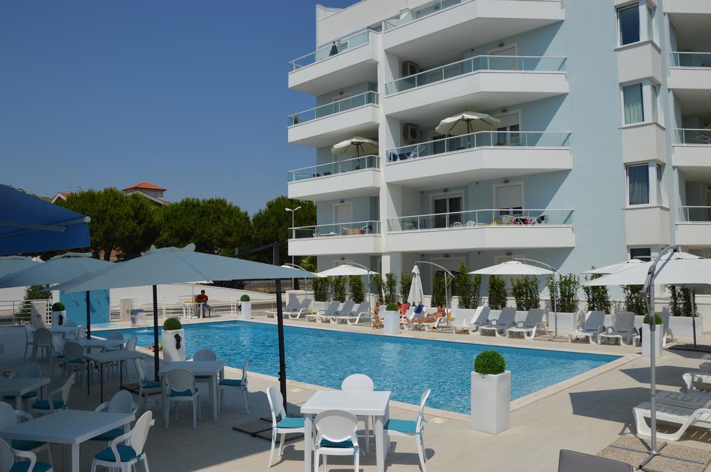 Case Vacanze Blue Bay Resort Roseto Degli Abruzzi Bagian luar foto