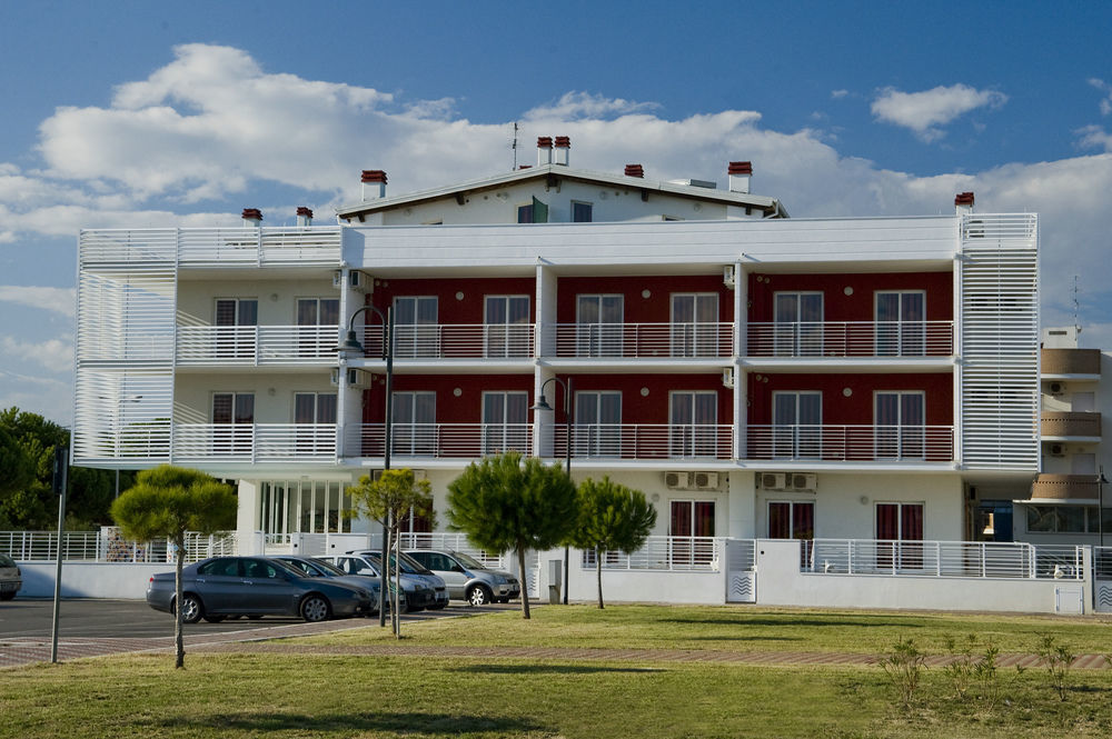 Case Vacanze Blue Bay Resort Roseto Degli Abruzzi Bagian luar foto