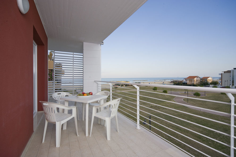 Case Vacanze Blue Bay Resort Roseto Degli Abruzzi Bagian luar foto