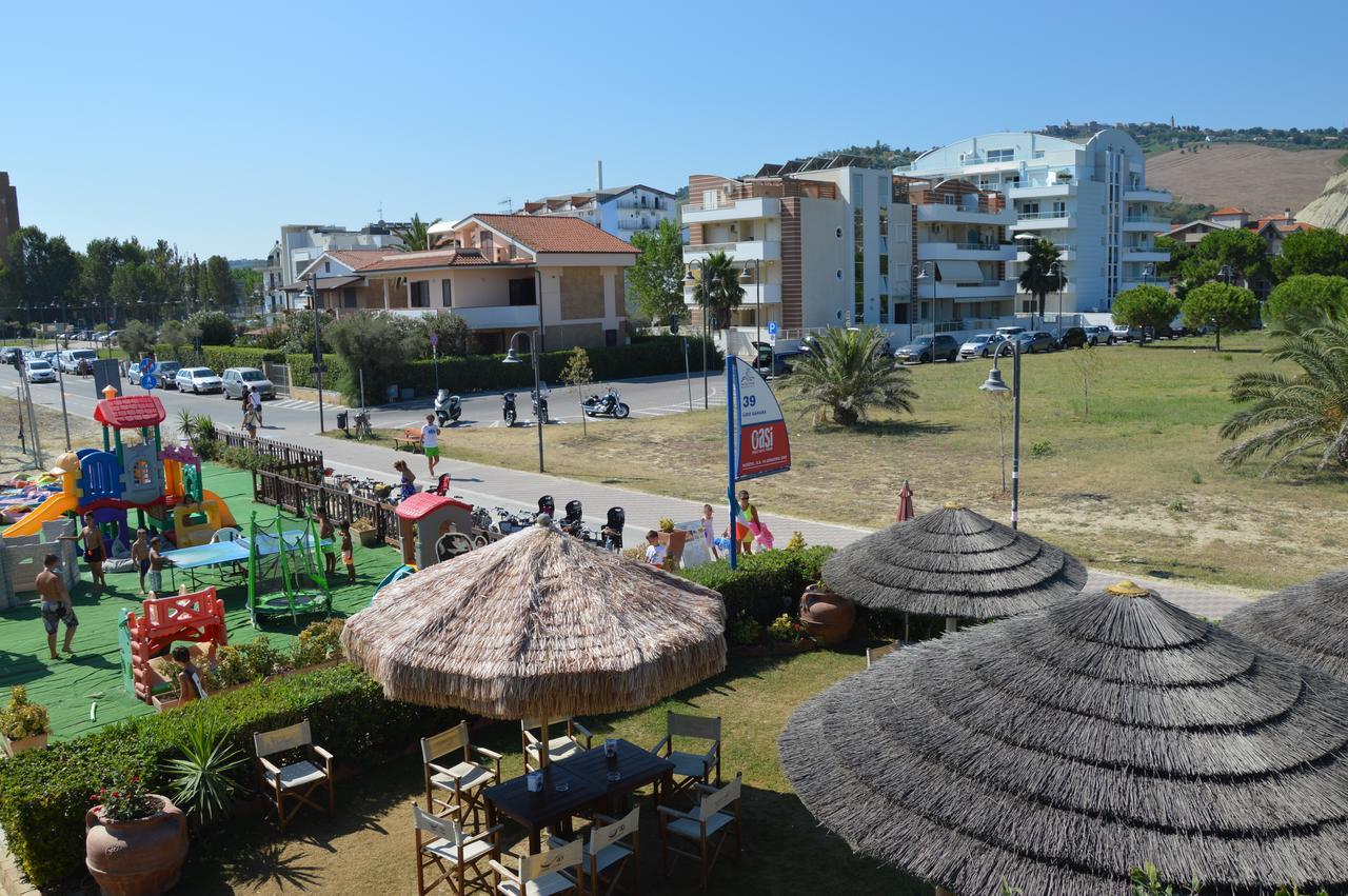 Case Vacanze Blue Bay Resort Roseto Degli Abruzzi Bagian luar foto